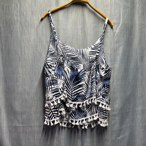 🚩 Molly Bracken Blue and White Sleeveless top size XL NWT - Picture 6 of 6
